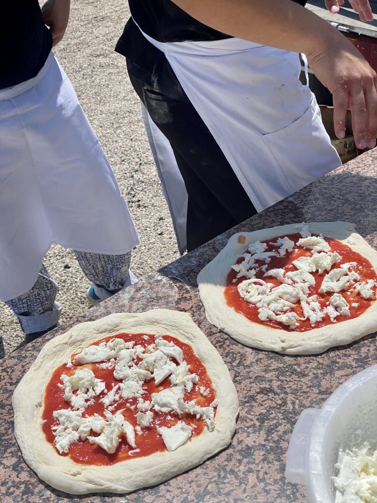 Tenute Bianchino e Sasa' Martucci - preparazione della pizza