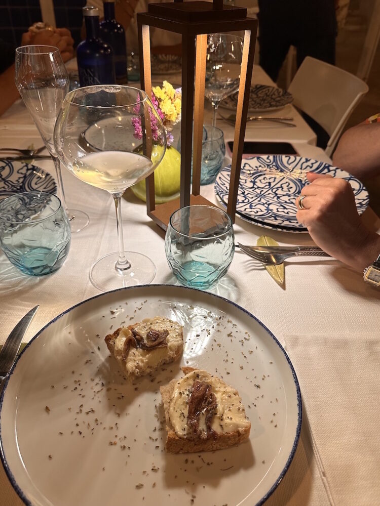  Palazzo Gentilcore - Pancrazio Locanda Cilentana - pane ai grani antichi, burro e alici di menaica