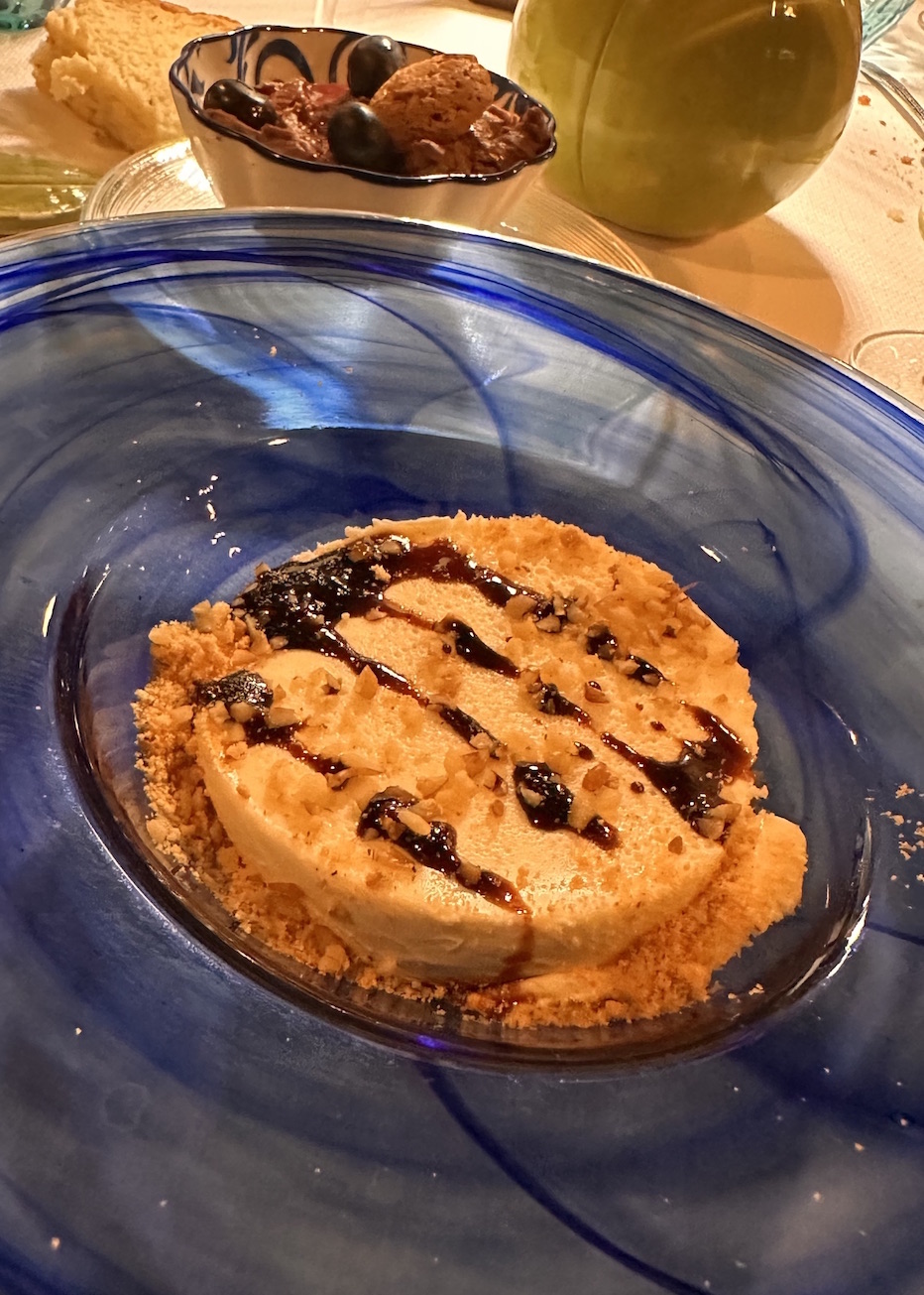 Palazzo Gentilcore - Pancrazio Locanda Cilentana - bianco di capra con melassa di fichi e crumble di nocciole