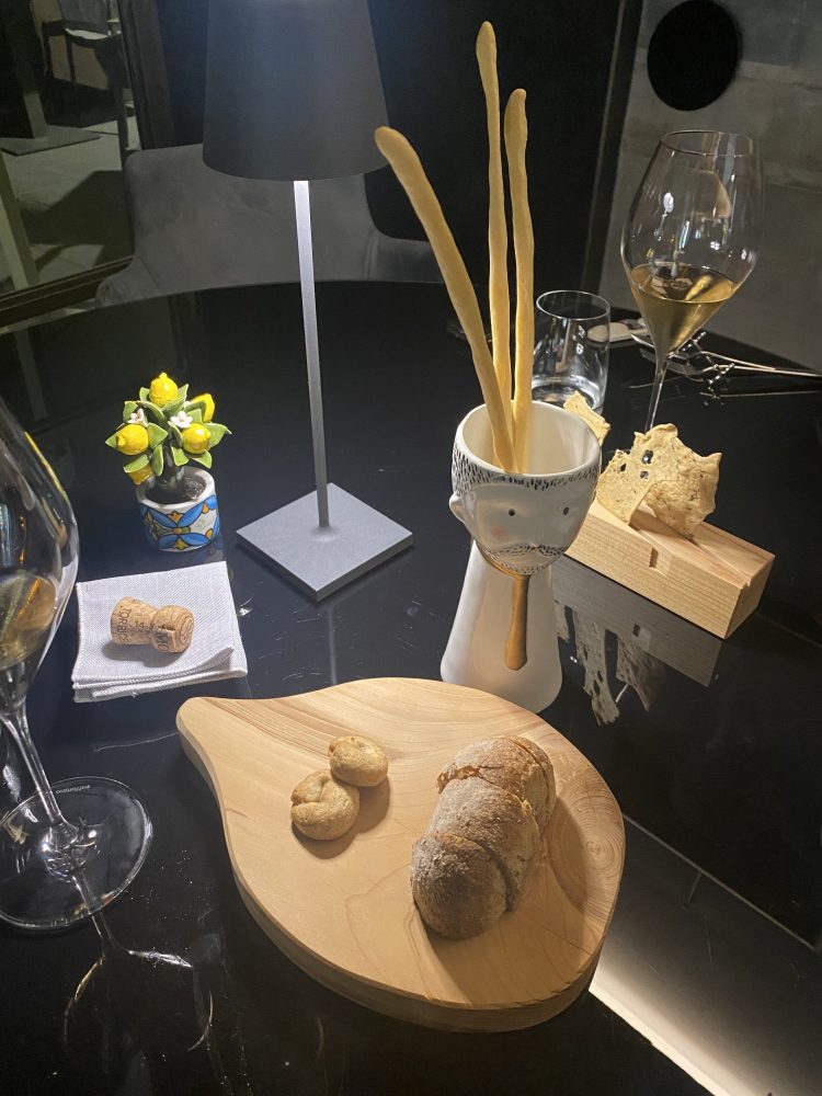 Michelasso - Pane, grissini all’olio extravergine, cialde di riso