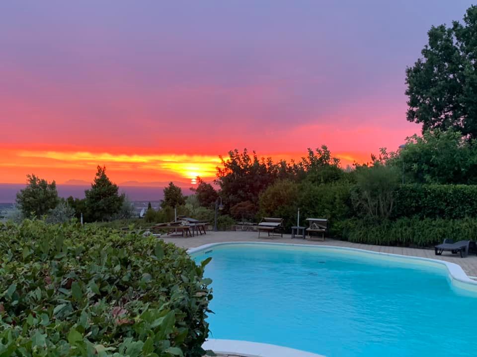  Borgo La Pietraia, la piscina al tramonto