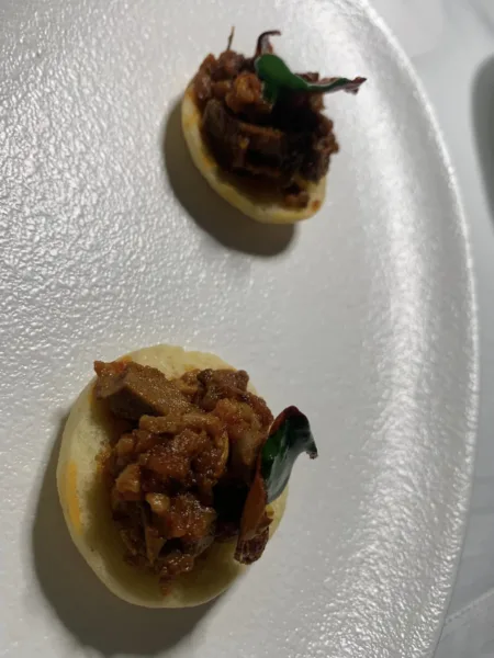  Relais Blu, piccolo bun con interiora di agnello