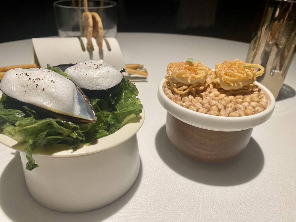 Aria Restaurant- Cozze impepate e Churros di ceci con baccalà mantecato e limone