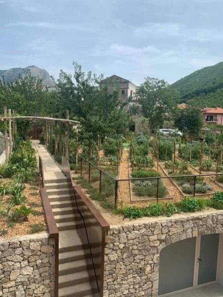 Laqua, L'orto dalla stanza