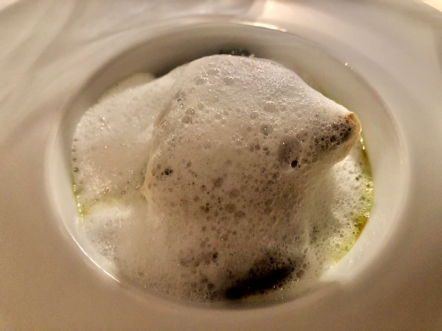 Laqua Resort - Uovo, spuma di riccio e patate con il suo gelato