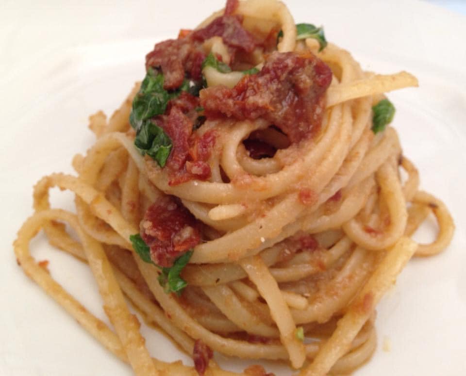 Linguine con alici e pomodori secchi