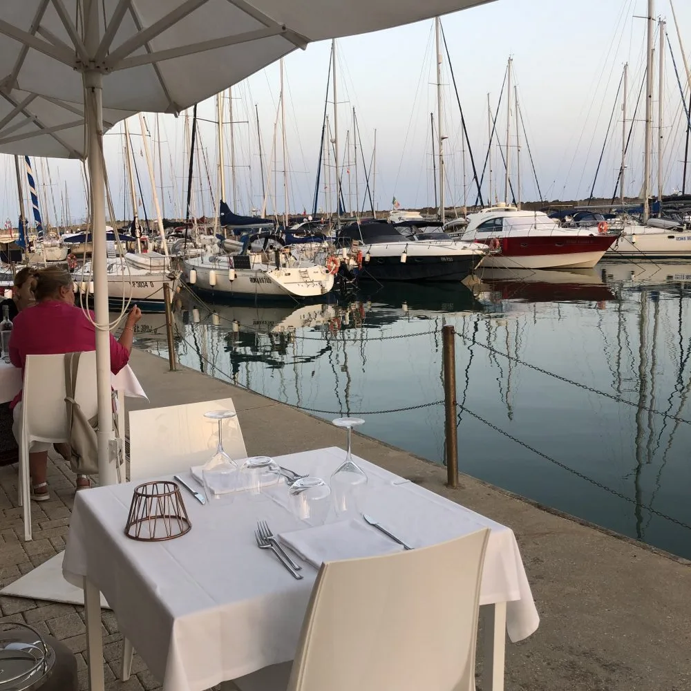 Lux Restaurant & Lounge