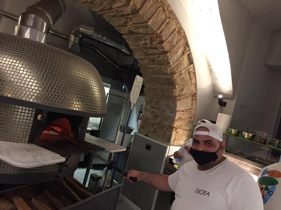 Pizzeria EVO54 a Vallo, Gennaro al forno