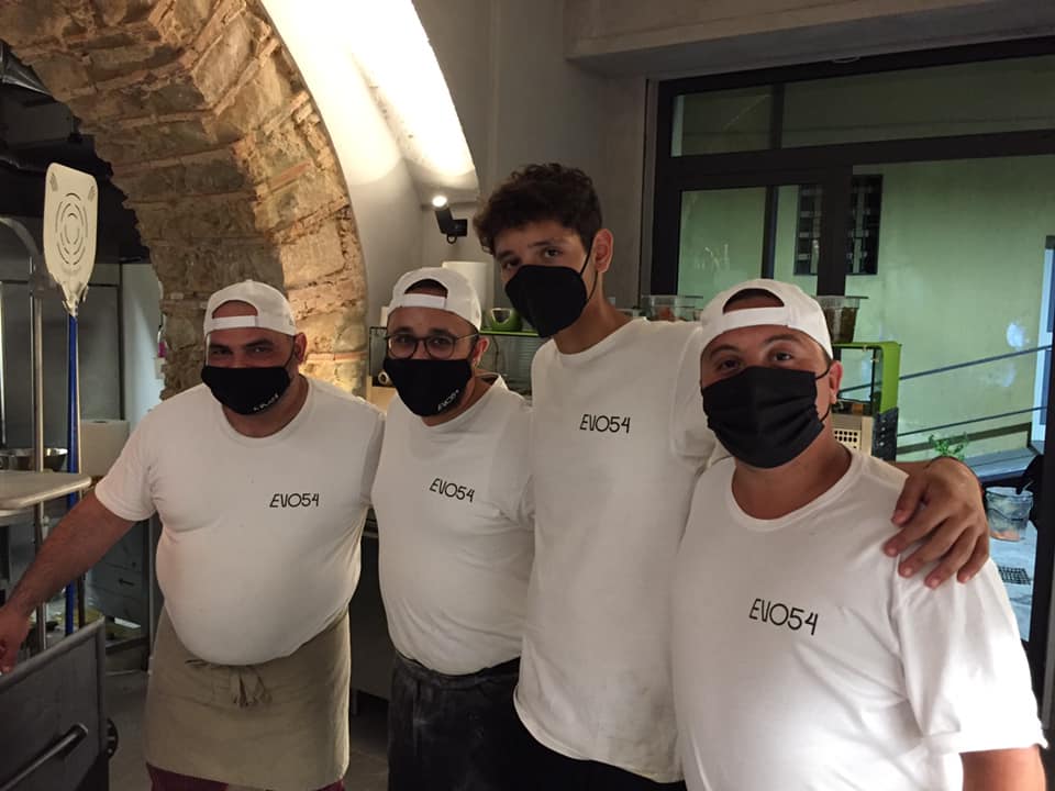 Pizzeria EVO54 a Vallo la squadra