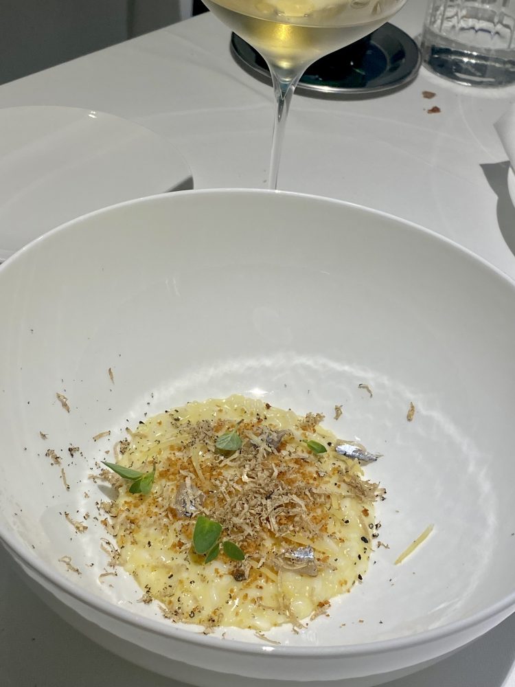 Re Santi e Leoni Restaurant - Risotto, mozzarella, acciughe, limone e tartufo nero estivo