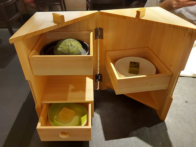 Sushisen - I dolci nella scatola in legno in stile Hikidashi
