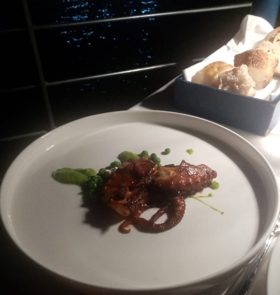 Taverna ‘e Mare - polpo alla barbecue, piselli, stracciatella, croccante di parma