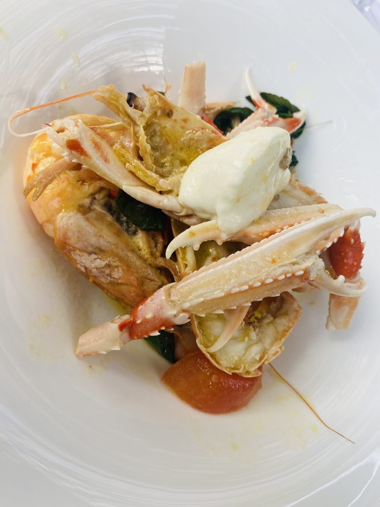 La Capanna di Eraclio - Padellata di scampi e mozzarella di bufala nel piatto