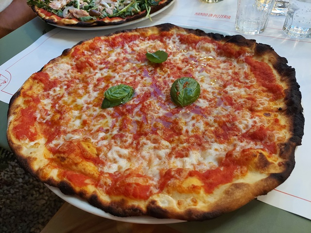 Nando in pizzeria, La Margherita