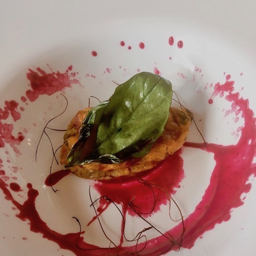 Tenuta Chianchito - Parmigiana di Borragine con hummus di rapa rossa
