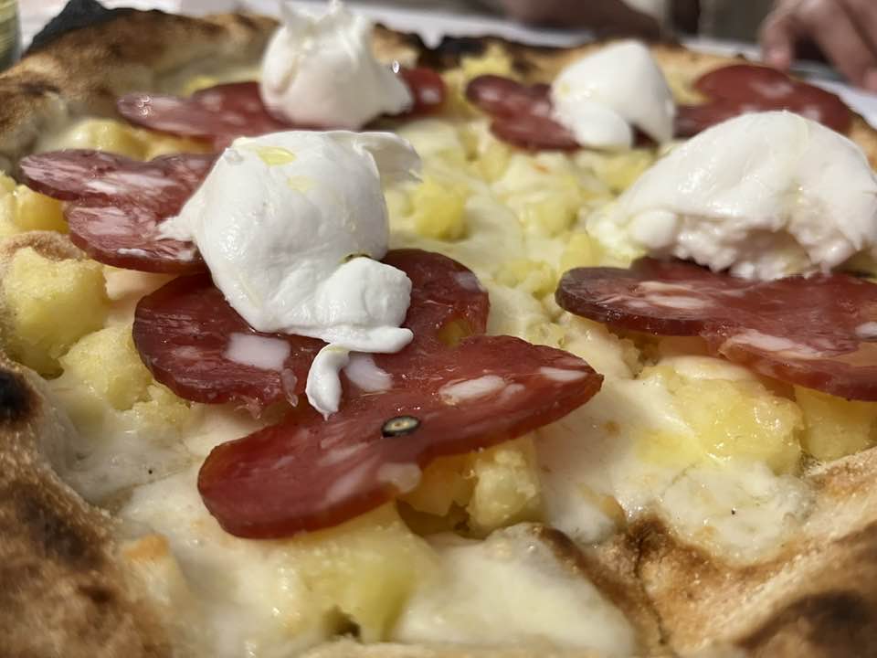Tenuta Morrone, pizza soppressata e patate