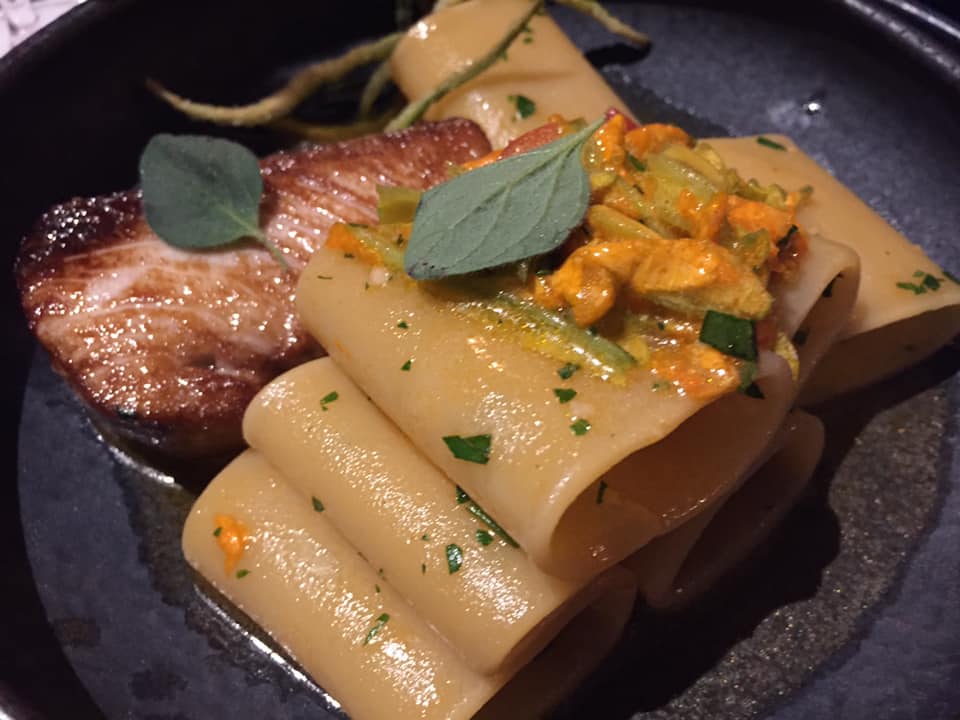 Vesuvio Panoramic Restaurant Sorrento, paccheri con ricciola locale e fiori di zucca