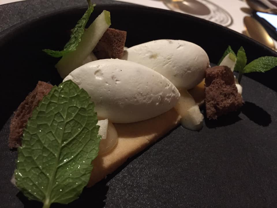 Vesuvio Panoramic Restaurant Sorrento, ricotta e pere con biscotto alla nocciola