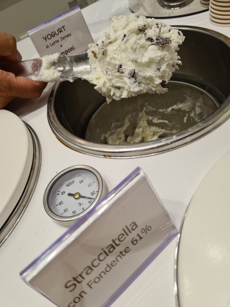 ANDREA PANSA - Il gelato alla stracciatella prodotto con Latte Nobile