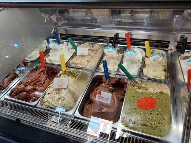 Gelateria Ghignoni dal 1981 - il bancone del gelato