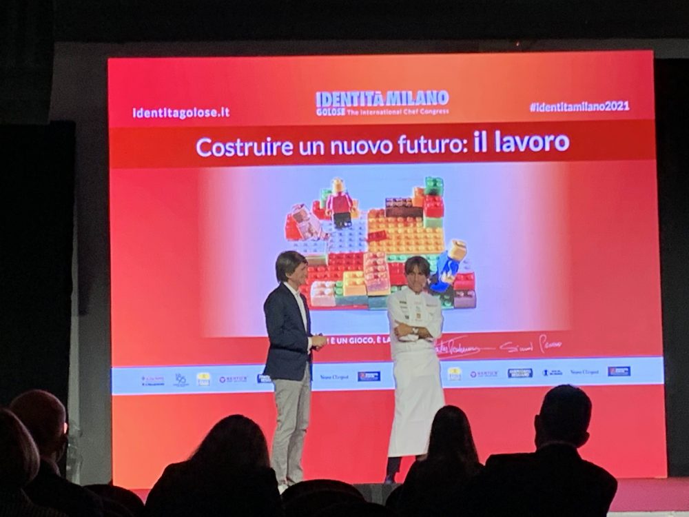 Il rettore della Bocconi con Davide Oldani sul palco di Identita Golose