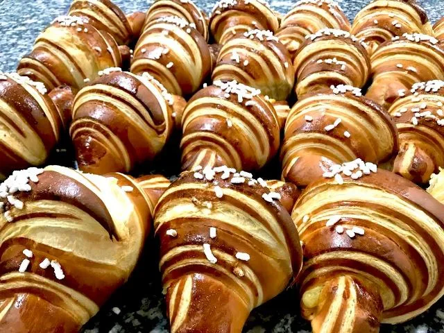 Cornetti crema e amarena dei Fratelli Calise a Forio