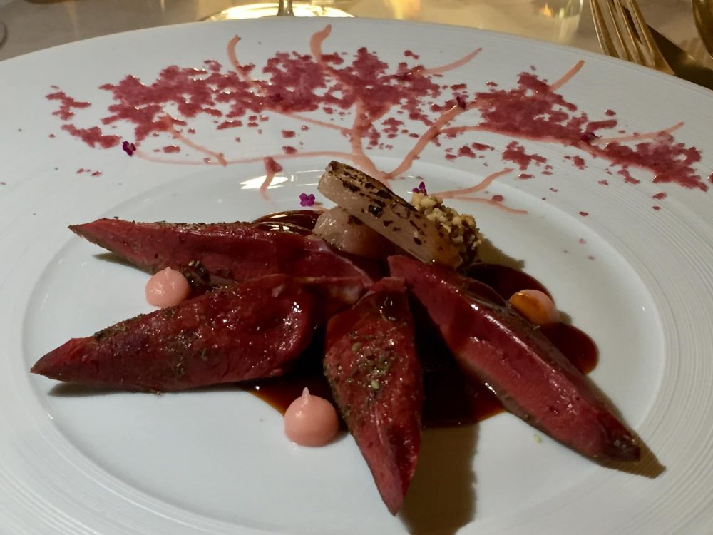 Ristorante I Portici, il piccione toscano con scorzonera indivia belga ai frutti rossi