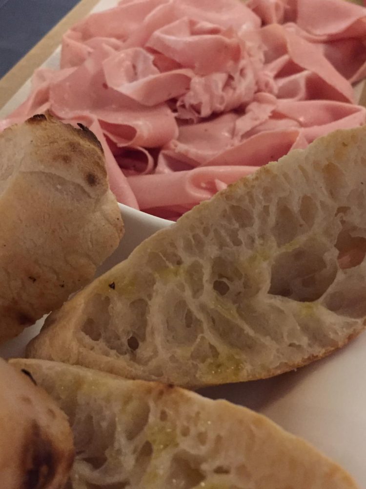 Banco del vino a Bologna, il tagliere di mortadella