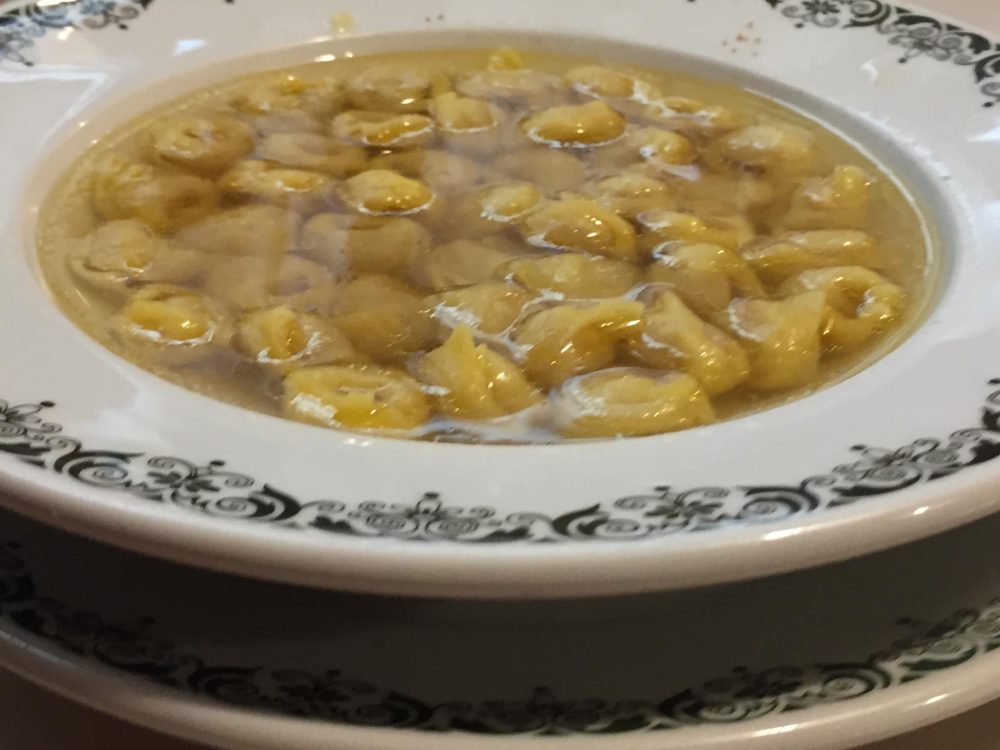 Ristorante Grassilli a Bologna, tortellini in brodo