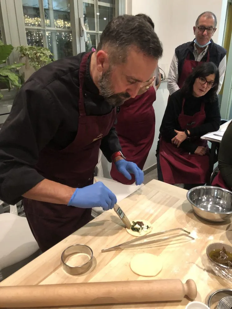Chef Luca Materazzi alla preparazione dei Panzerotti