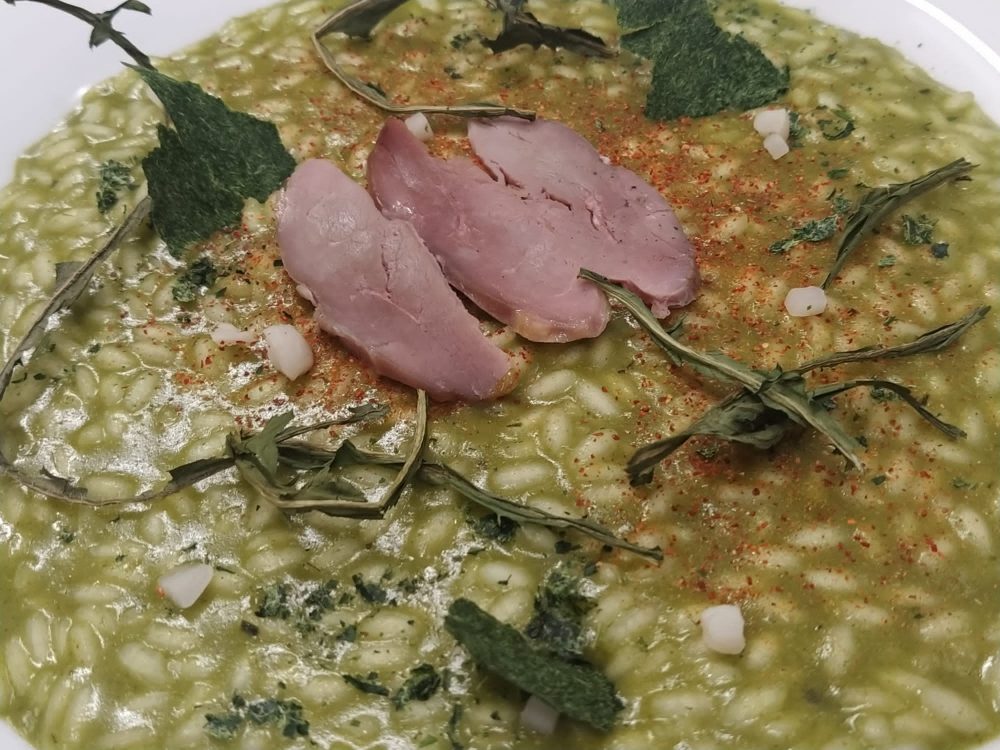 Don Lisandro osteria moderna - ridottino alle erbe spontanee del giardino inglese e petto d’anatra affumicato