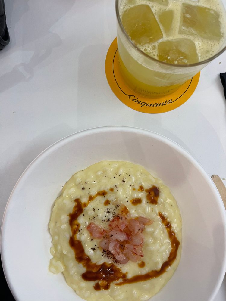 FRITTI PER LE FESTE - Risotto cacio e pepe, gamberi crudi e riduzione di caffè