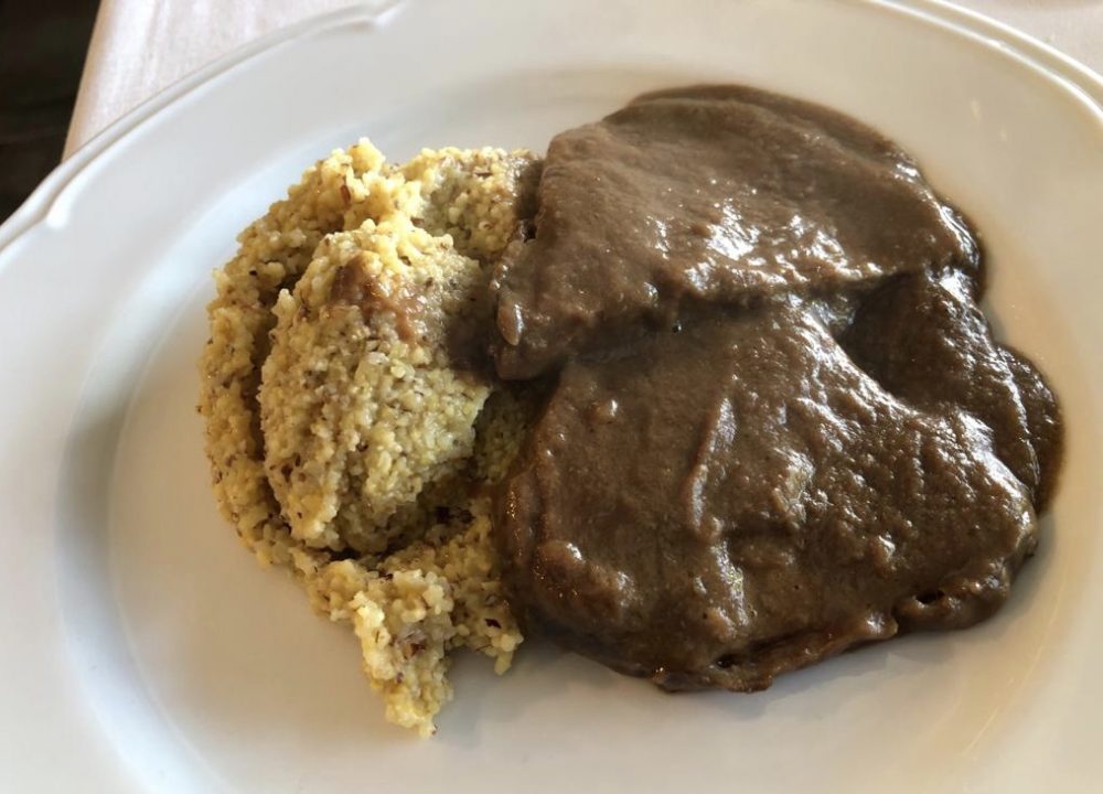 Sassi della Luna, il brasato con polenta