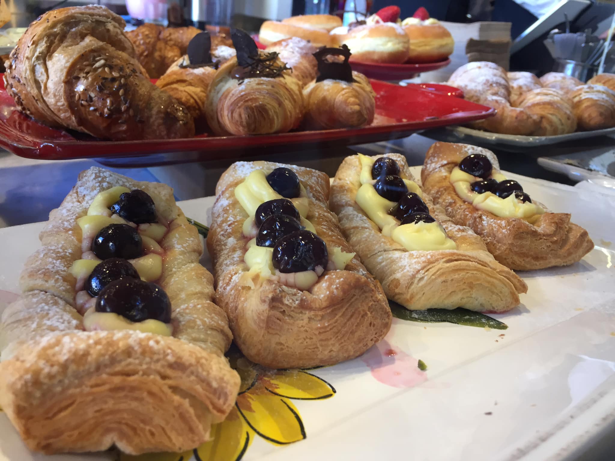 PianoPiano a Bologna, il banco della colazione