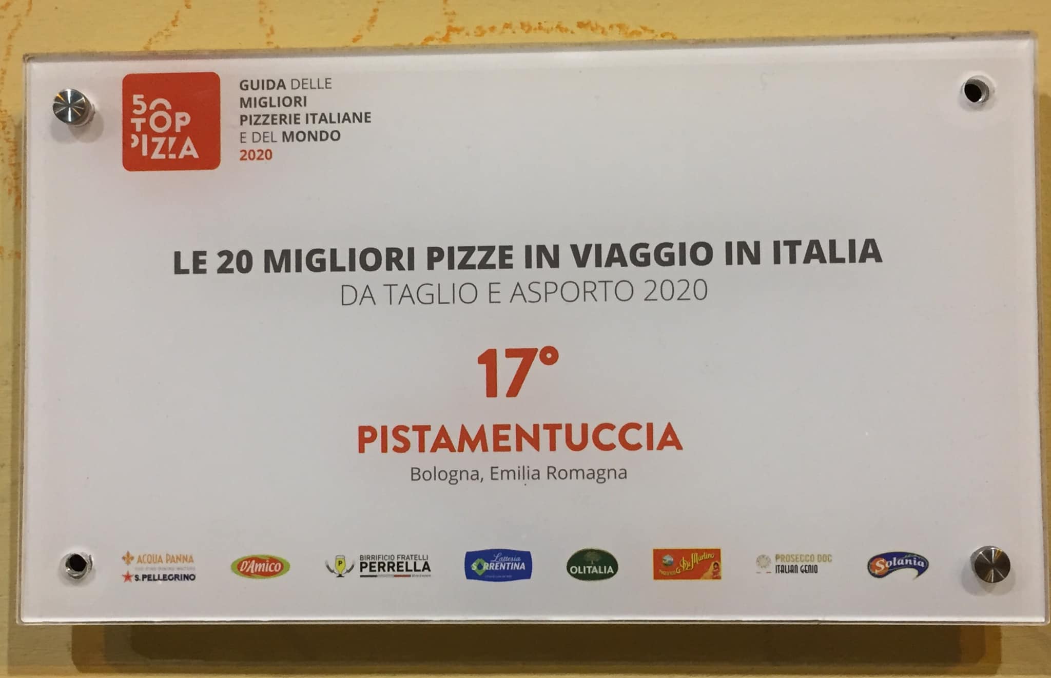 Pistamentuccia, la targa di 50 Top Pizza