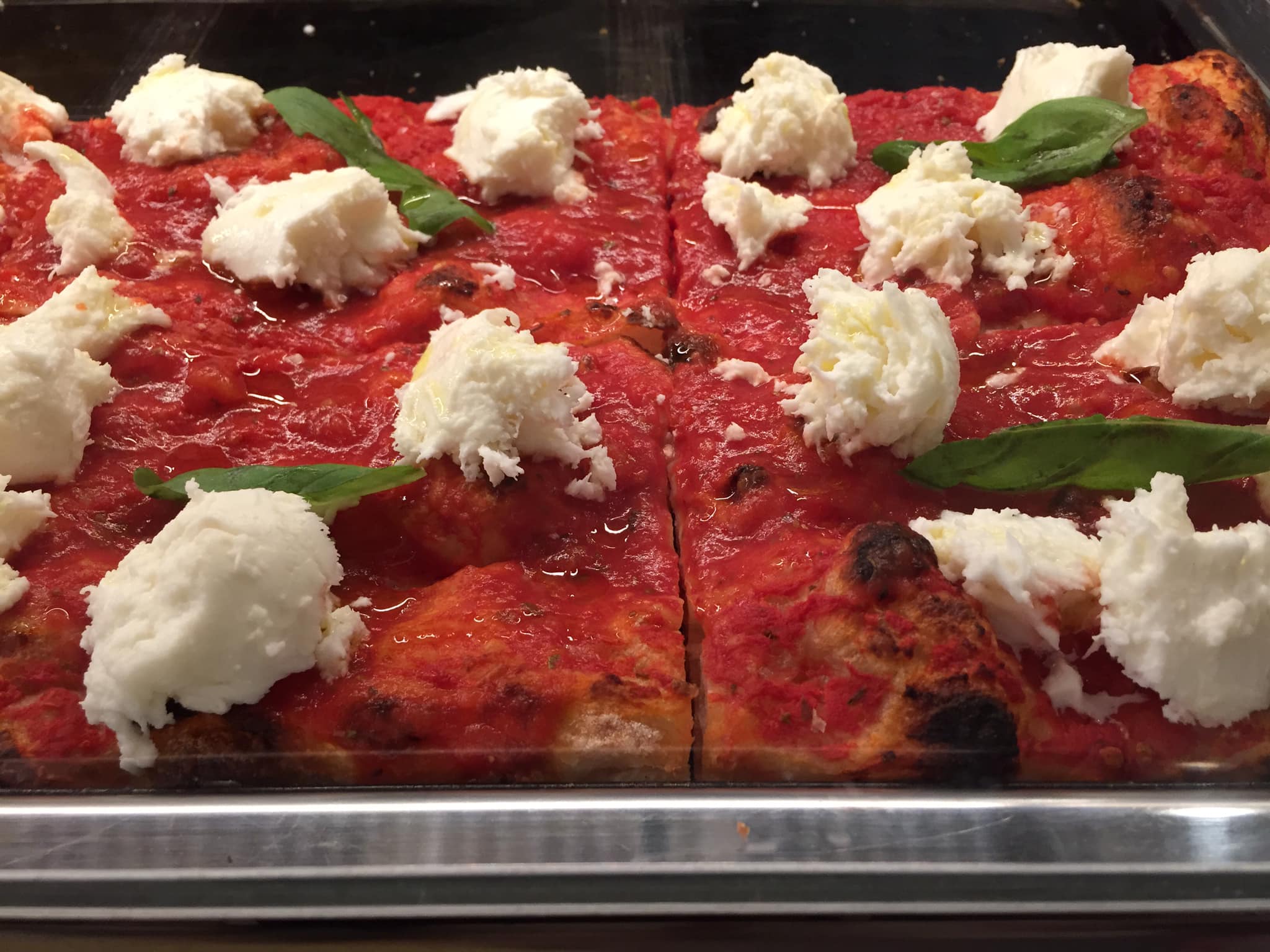 Pistamentuccia, margherita con mozzarella a crudo