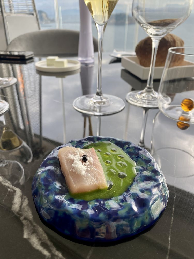 Sashimi di Ravasa ricciola, grasso di maiale, caviale di balsamico e olio all’aneto - Skyline Restaurant