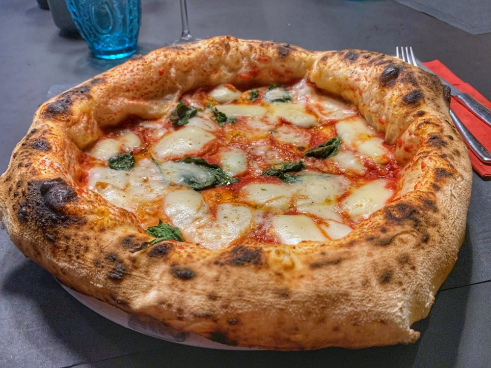 La provola e pepe di gusto pizza e bun Agropoli