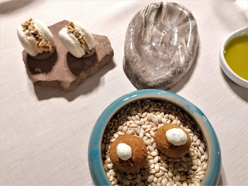 Paolo Trippini - macaron con fegatini e crocchetta di porchetta