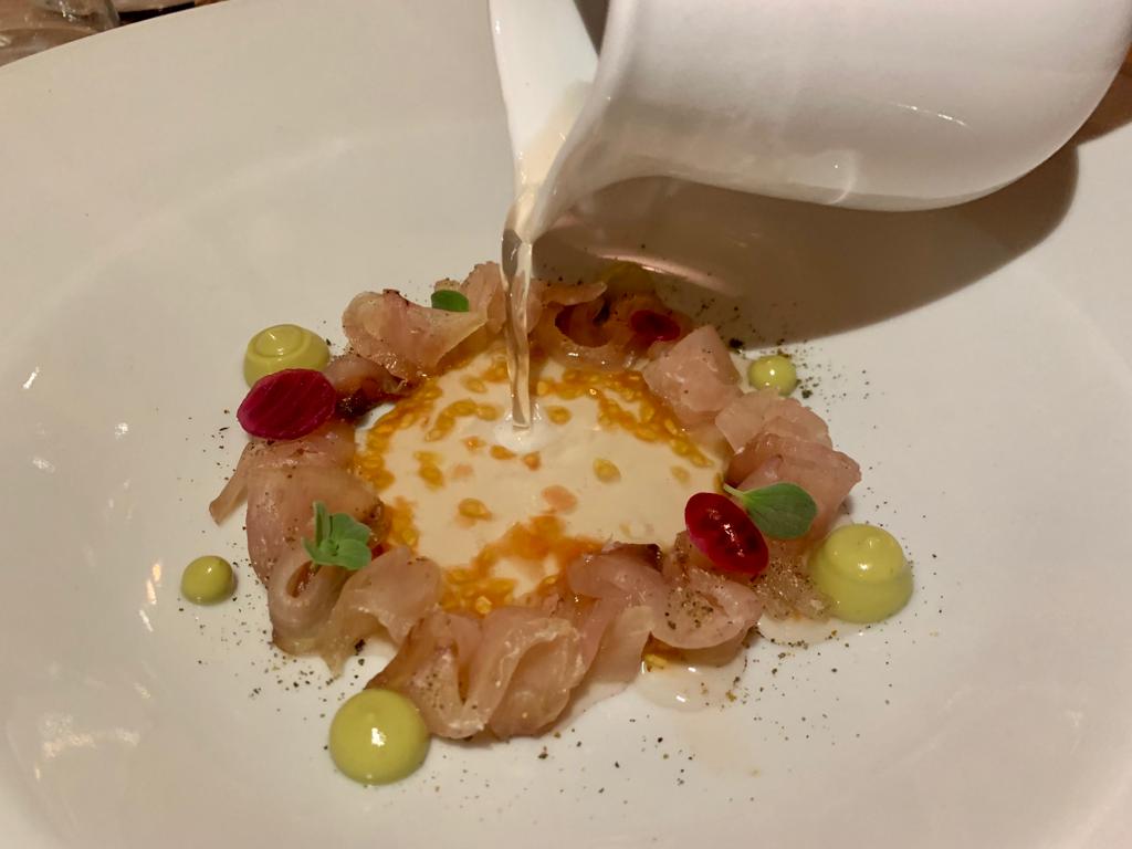 L’Orso- Ricciola al black lime, avocado, pomodoro e cipolla rossa