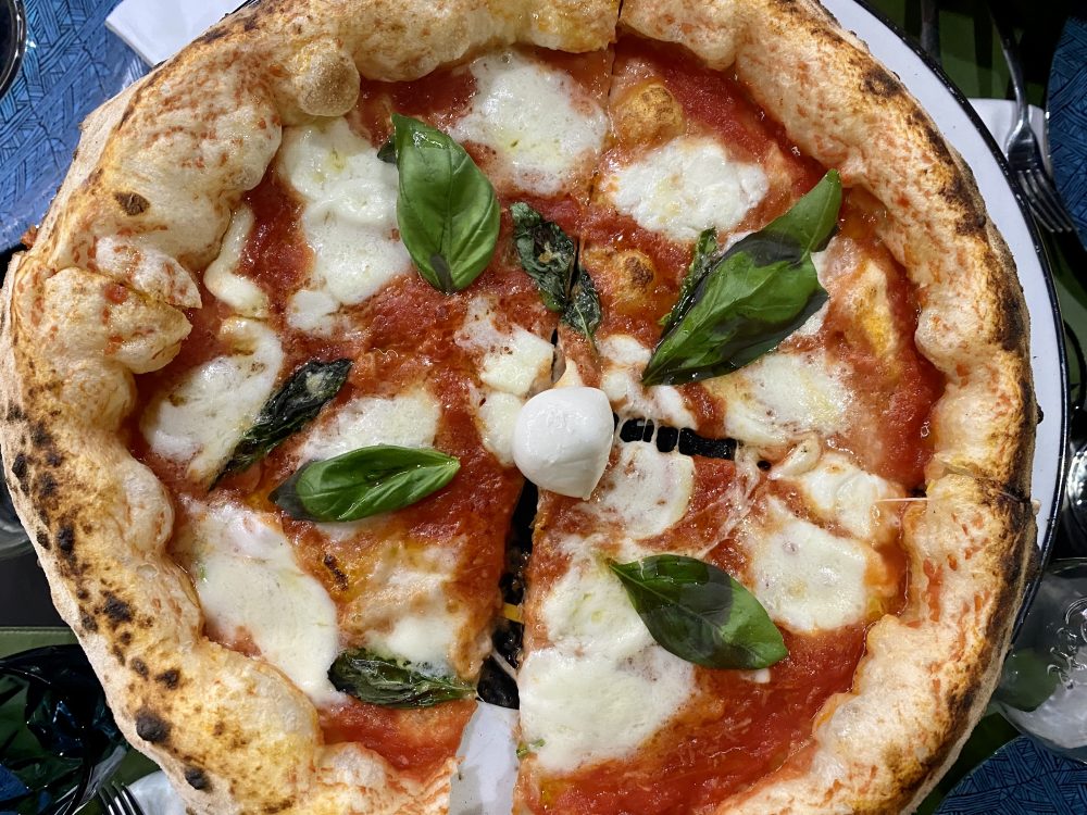 La Vita e' Bella Pizzeria Gourmet - Pizza Margherita