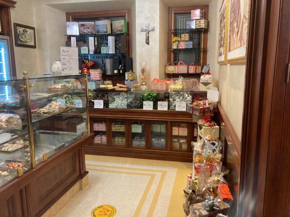 Scutella'-pasticceria