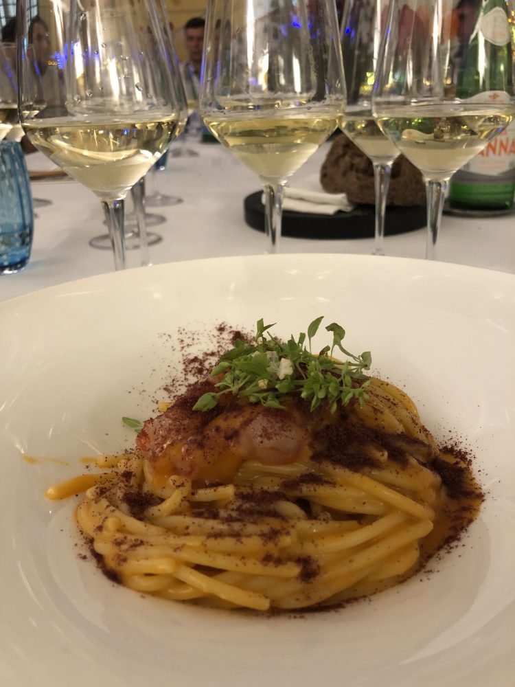 Spaghettone con gamberi di Mazara basilico greco e sommacco