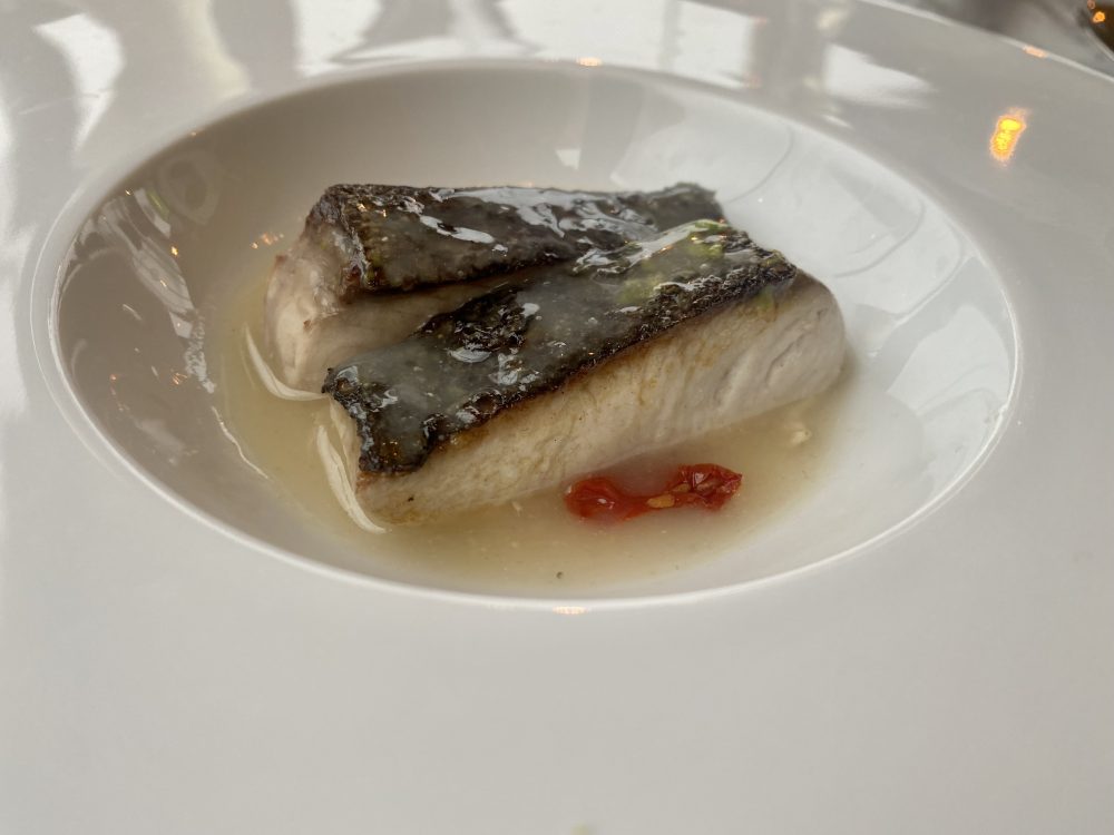 lampuga con dodici giorni di frollatura servita all’acqua pazza - Riccio Restaurant