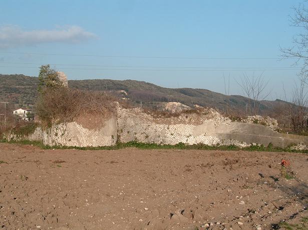 I resti della mura di Telesia