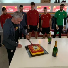 Jose' Mourinho con la torta del Laboratorio Granelle