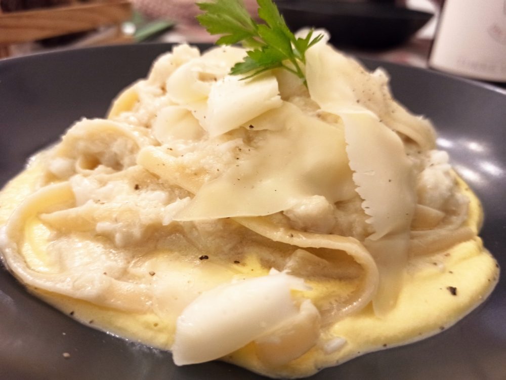 Osteria Baccaleria NIKILA -Le Linguine al Baccala' su crema di cavolo giallo