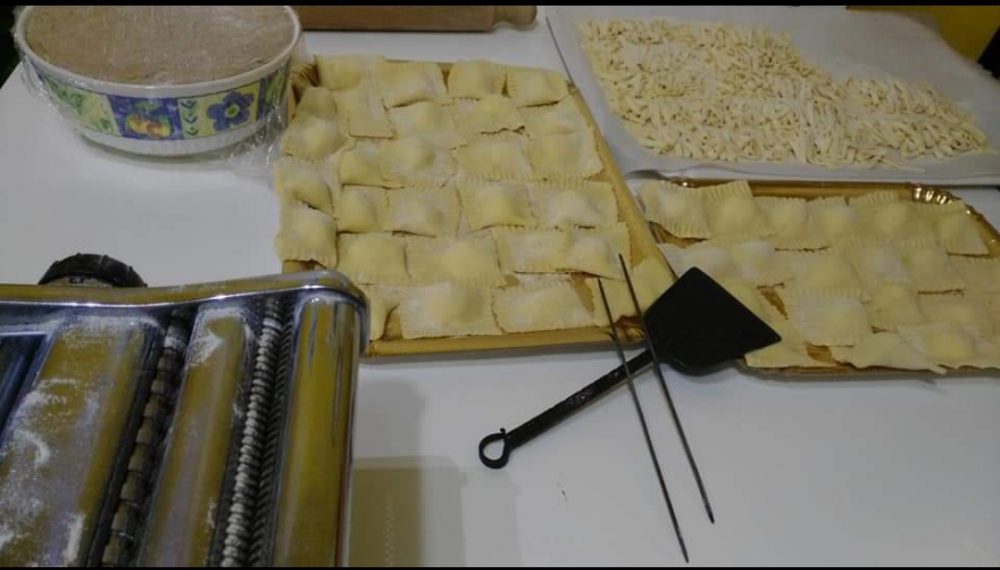 Ravioli- Pettuluni in preparazione