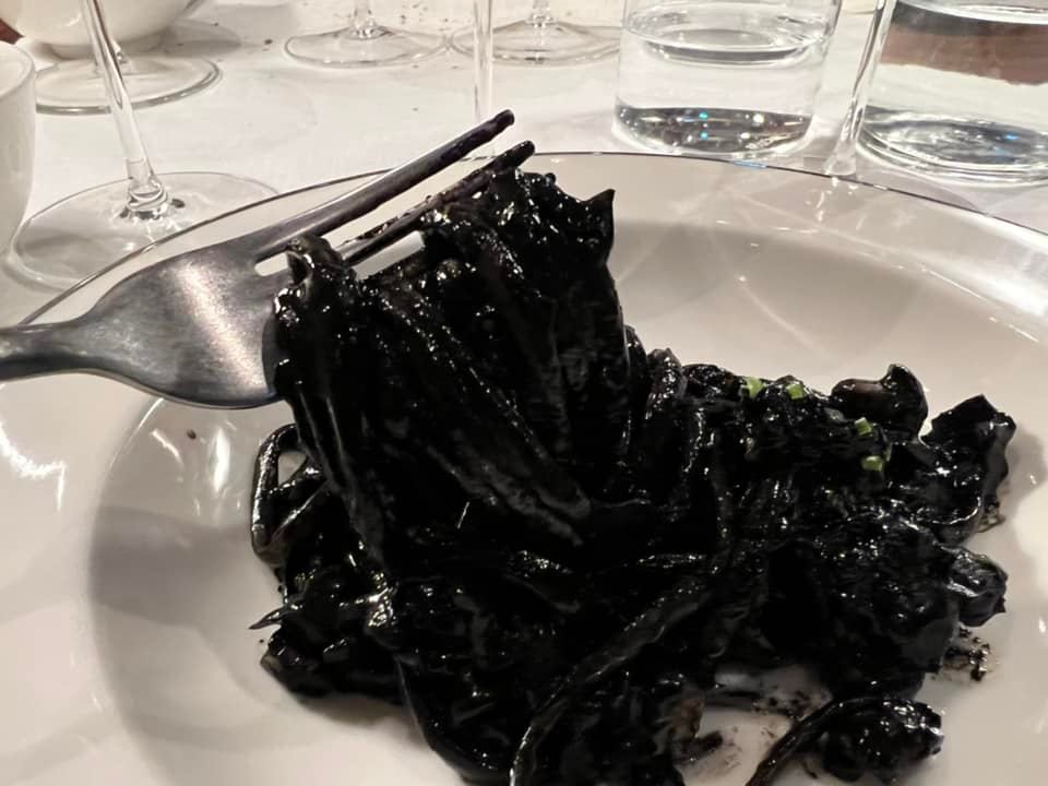 Uovo di seppia, Spaghetti al nero di seppia