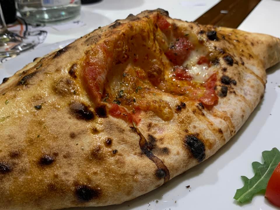 Pizzeria Forno d'Oro, il calzone ricotta e salame
